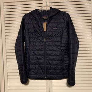 NWT Women’s Patagonia Nano Puff Hoody. Size Small